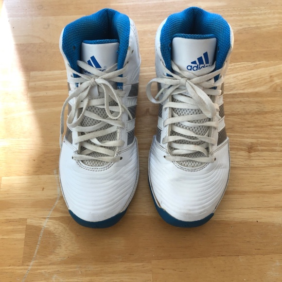 Basketball Shoes - Picture 5 of 6